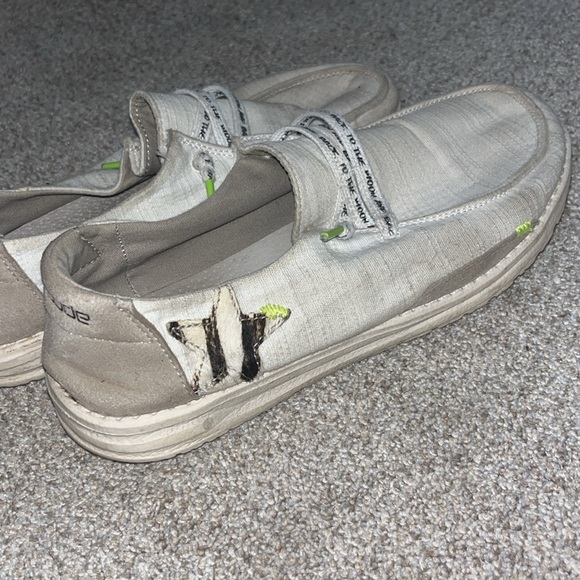 Women’s HeyDudes Size 8 - Picture 4 of 8